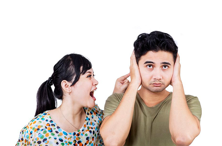 kycom_高以翔遗照登屏幕暖笑道別 女友Bella坐二老旁眼眶泛泪(图4)